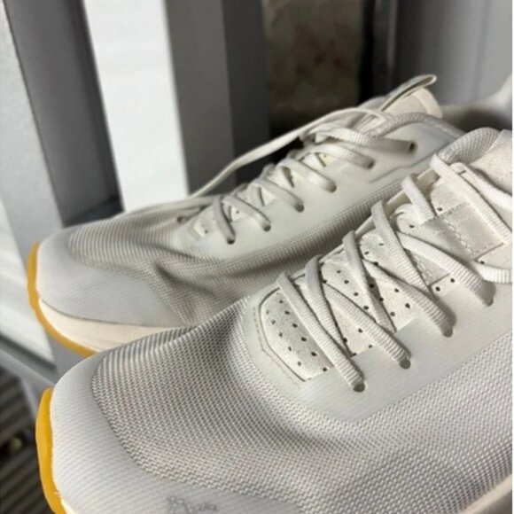 On Cloud Women’s Sneakers Cloudnova Form 2 SZ 8.5 B FLOOR SAMPLE - Picture 3 of 4